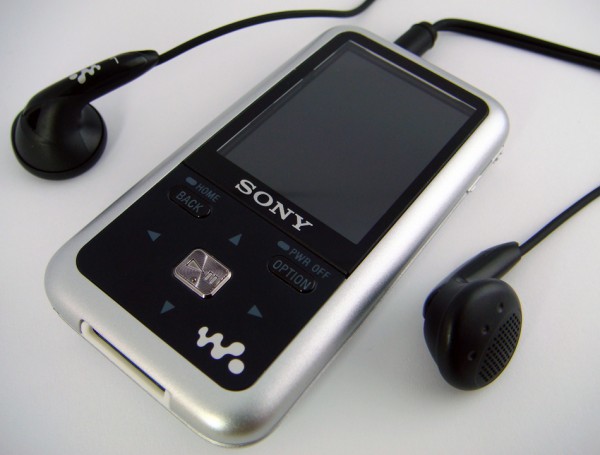 Sony NWZ-S610 Walkman With Headphones