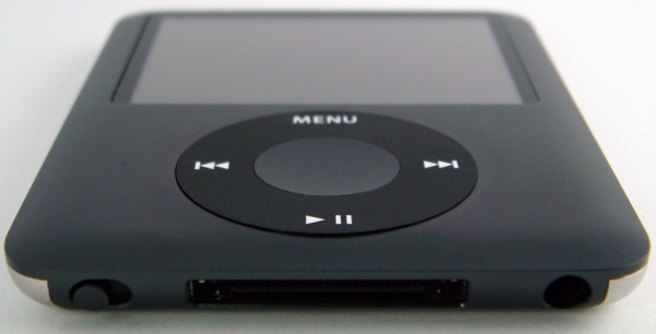 Apple iPod Nano (3G) Bottom