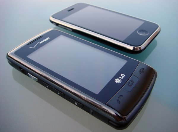 LG enV Touch VX11000 vs. iPhone 3GS