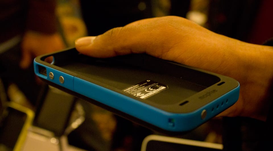 CES 2011: Mophie Doubles iPhone 4 Battery Life